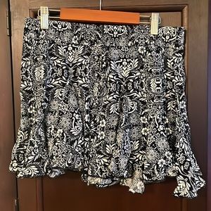 Zara Black and White Patterned Women's Shorts